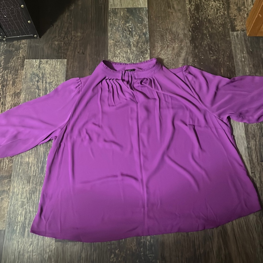 Gentle worn 3/4 sleeve top